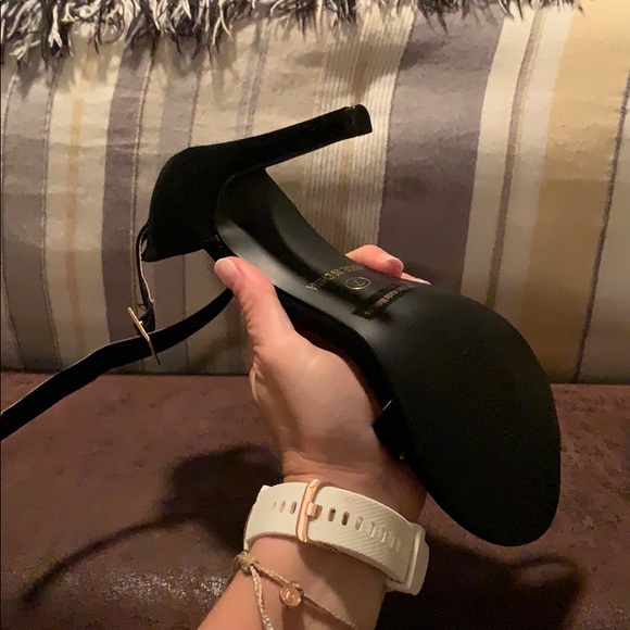 Black heels - Picture 2 of 3